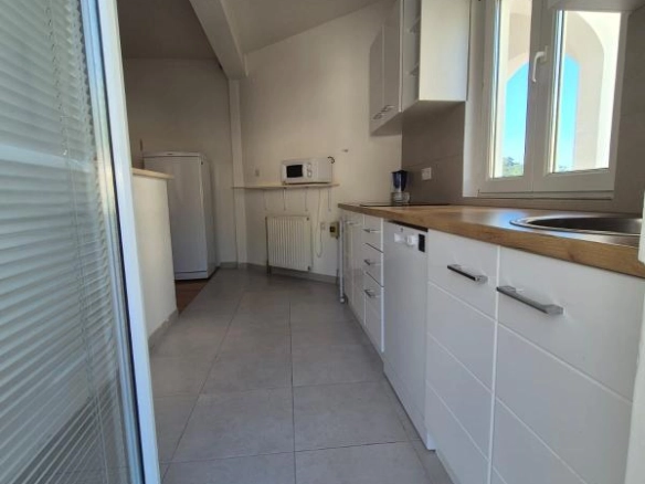 Kuća 403 m² sa placom i postojećim poslovanjem – Petrovac, Budva