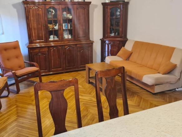 Kuća 403 m² sa placom i postojećim poslovanjem – Petrovac, Budva