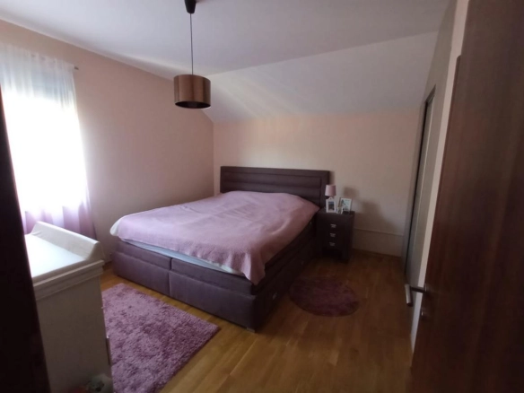 Trosoban stan 101 m² sa panoramskim pogledom na more – Kotor
