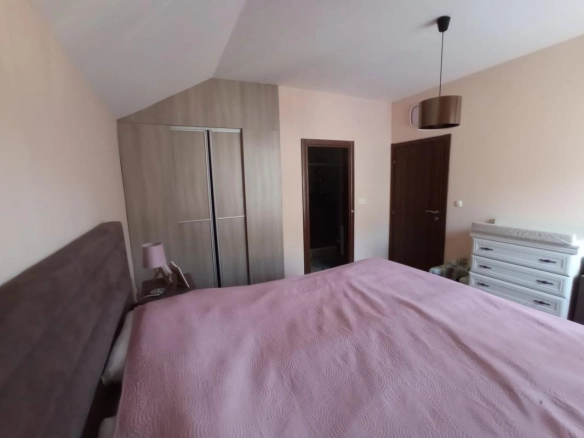 Trosoban stan 101 m² sa panoramskim pogledom na more – Kotor