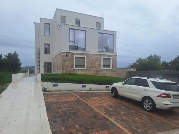 Jednosoban stan 70 m² sa terasom od 20 m² – Mrčevac, Tivat