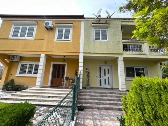 Kuća 160 m² na placu od 562 m² sa uređenim dvorištem – Bjeliši, Bar