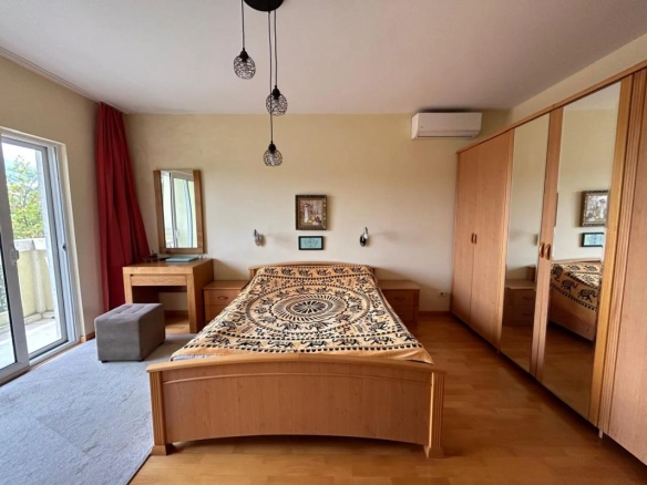 Kuća 160 m² na placu od 562 m² sa uređenim dvorištem – Bjeliši, Bar
