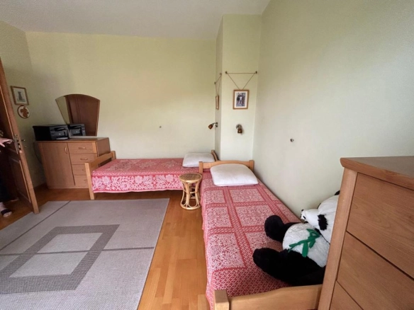 Kuća 160 m² na placu od 562 m² sa uređenim dvorištem – Bjeliši, Bar