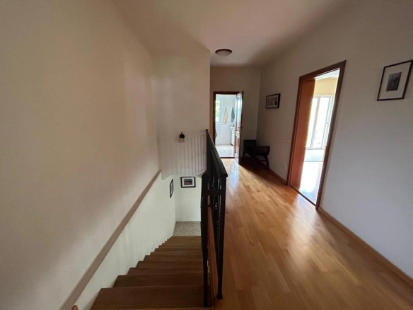 Kuća 160 m² na placu od 562 m² sa uređenim dvorištem – Bjeliši, Bar