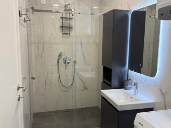Dvosoban stan 77 m² sa pogledom na more i hram – Soho City, Bar