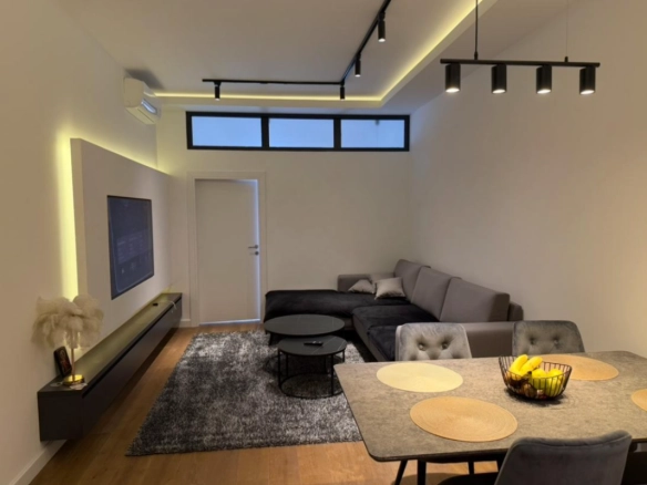 Dvosoban stan 78 m² – Bar — fotografija 2