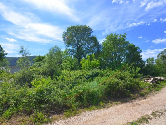 Plac 1600 m² mješovite namjene sa građevinskom dozvolom – Lastva Grbaljska, Kotor
