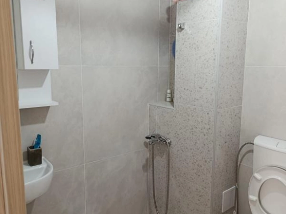 Jednosoban stan 44 m² potpuno namješten, sa terasom – Malo Brdo, Podgorica