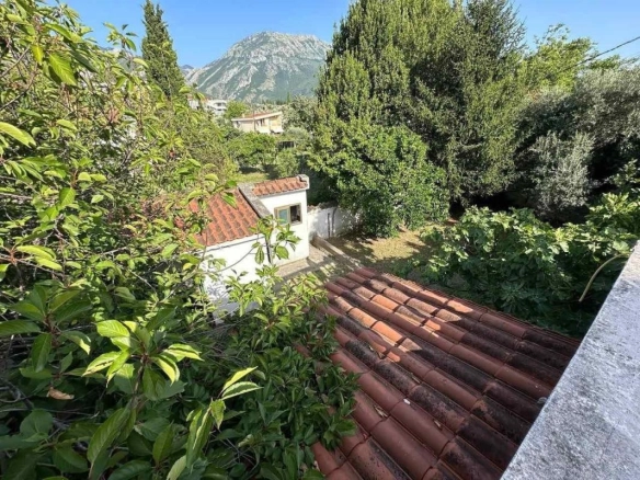 Kuća 250 m² sa bazenom i zasebnom gostinjskom kućicom – Bjeliši, Bar