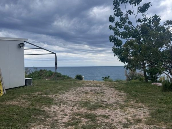 Plac 2500 m² na prvoj liniji do mora, urbanizovan – Šušanj, Bar