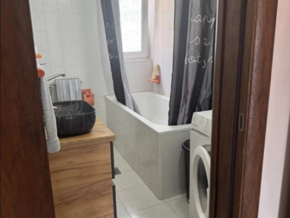 Trosoban dupleks stan 90 m² sa pogledom na more – Babin Do, Budva