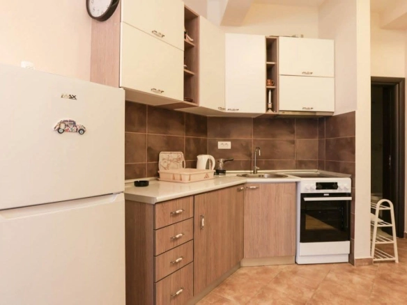 Garsonjera 37 m² sa pogledom na maslinjak – Rafailovići, Budva