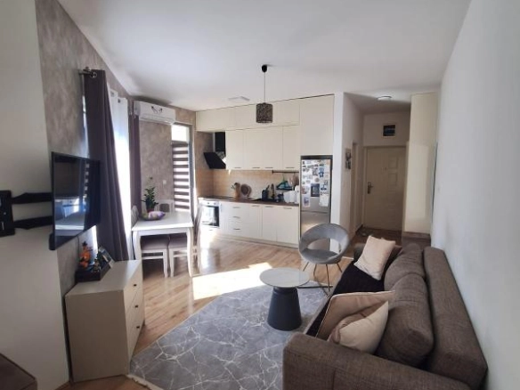 Dvosoban stan 58 m² na drugom spratu, izgrađen 2013. – Bečići, Budva
