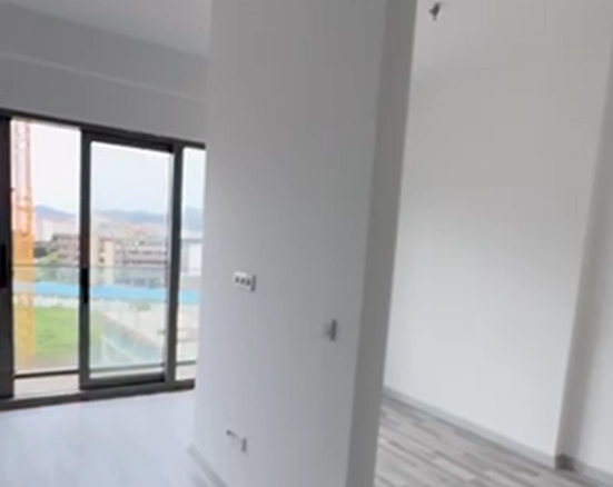 Garsonjera 44 m² sa terasom i djelimičnim pogledom na more – Bar
