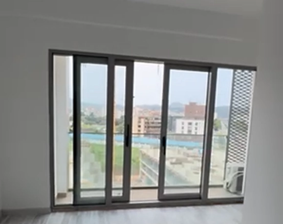Garsonjera 44 m² sa terasom i djelimičnim pogledom na more – Bar