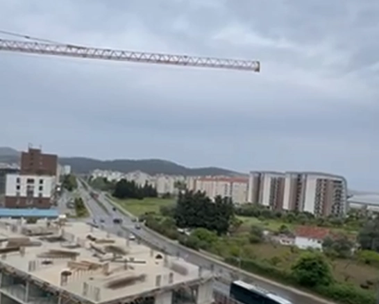 Garsonjera 44 m² sa terasom i djelimičnim pogledom na more – Bar