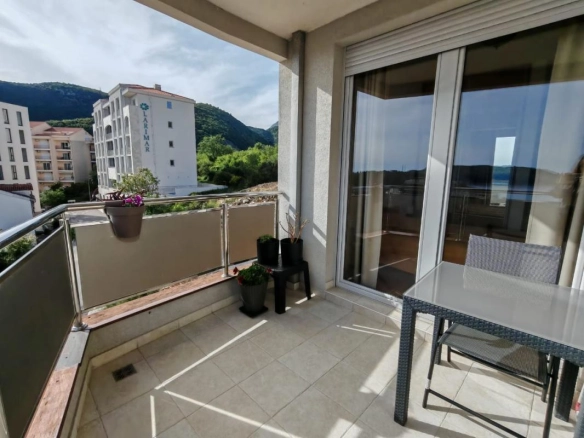 Dvosoban stan 67 m² sa pogledom na more – Bečići, Budva