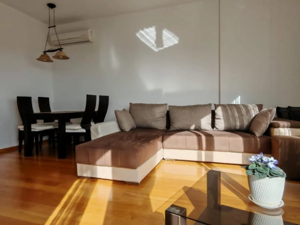 Dvosoban stan 67 m² sa pogledom na more – Bečići, Budva