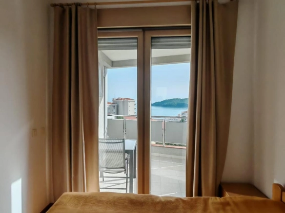 Dvosoban stan 67 m² sa pogledom na more – Bečići, Budva