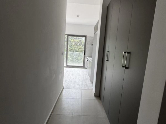 Garsonjera 44 m² sa terasom i pogledom na more – Bar