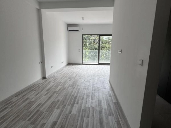 Garsonjera 44 m² sa terasom i pogledom na more – Bar