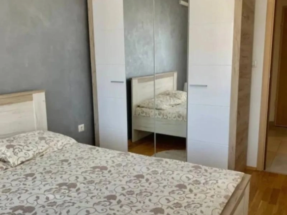 Izdavanje: Jednosoban stan 45 m² sa terasom – Stari aerodrom, Podgorica