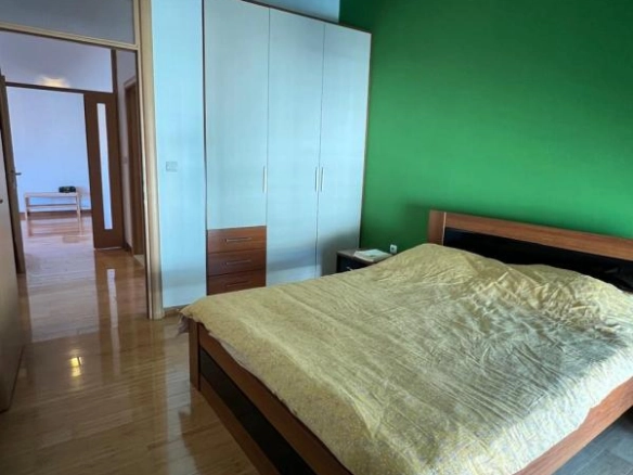 Dvosoban stan 90 m² u centru grada na 10. spratu sa liftom – Bar