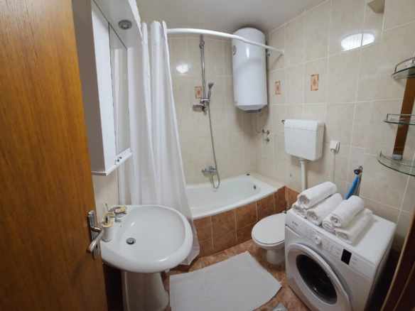 Dvosoban stan 62 m² blizu mora, na 1. spratu – Bečići, Budva