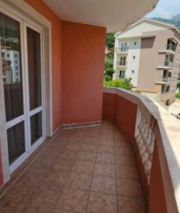 Dvosoban stan 62 m² blizu mora, na 1. spratu – Bečići, Budva