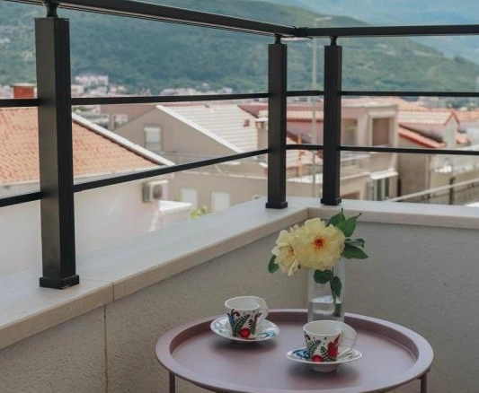 Jednosoban stan 46 m² sa terasom i parkingom – Budva