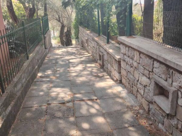 Jednosoban stan 49 m² sa baštom i terasom – Petrovac, Budva