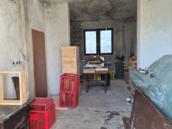 Kuća 105 m² na placu od 353 m² za renoviranje – Petrovac, Budva