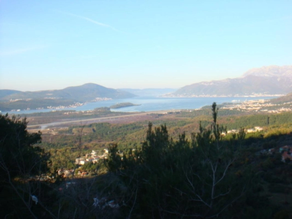 Plac 2000 m² urbanizovan, pogodan za gradnju – Kavač, Kotor