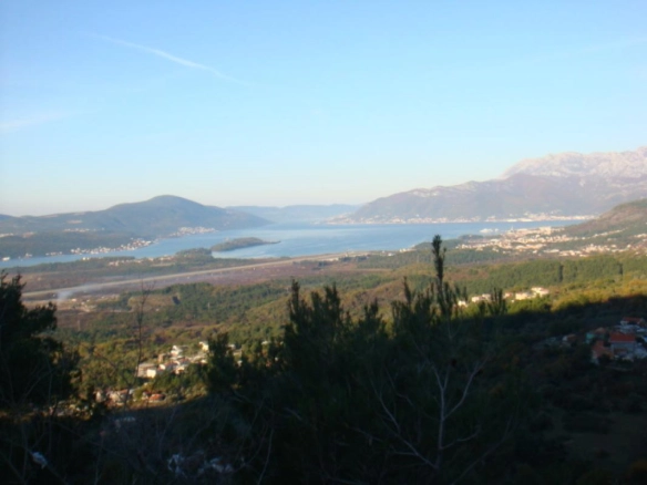 Plac 2000 m² urbanizovan, pogodan za gradnju – Kavač, Kotor