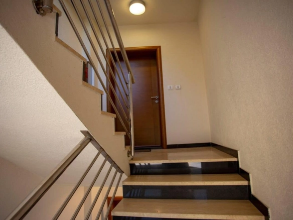 Jednosoban stan 57 m² sa panoramskim pogledom na more – Kamenovo, Budva