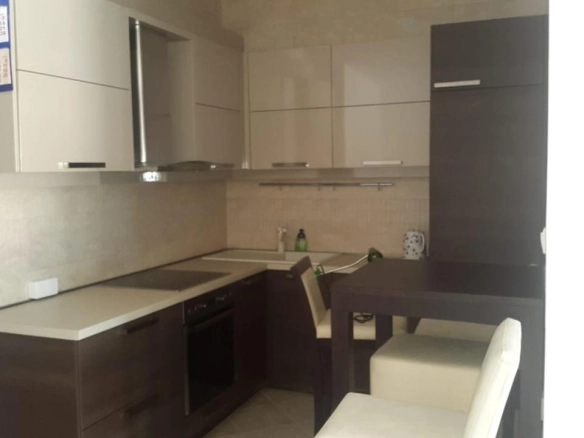 Trosoban stan 82 m² sa pogledom na more i planine – centar, Bar