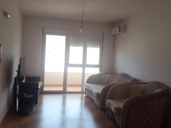 Trosoban stan 82 m² sa pogledom na more i planine – centar, Bar