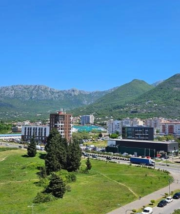 Trosoban stan 82 m² sa pogledom na more i planine – centar, Bar