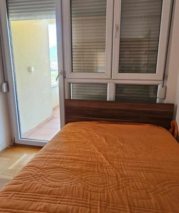 Trosoban stan 82 m² sa pogledom na more i planine – centar, Bar