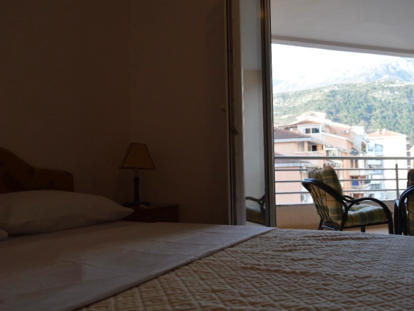 Jednosoban stan 50 m² sa prostranom terasom – Rozino, Budva
