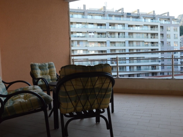 Jednosoban stan 50 m² sa prostranom terasom – Rozino, Budva