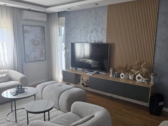 Dvosoban stan 78 m² u kompleksu Zetagradnja, 300 m od mora – Bar