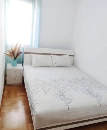 Izdavanje: Jednosoban stan 35 m² potpuno namješten – Stari aerodrom, Podgorica