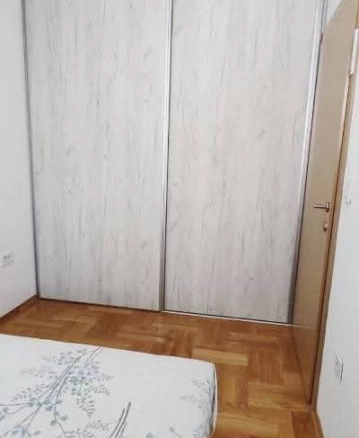 Izdavanje: Jednosoban stan 35 m² potpuno namješten – Stari aerodrom, Podgorica
