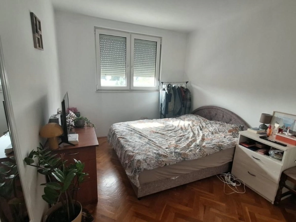 Trosoban stan 112 m² sa tri terase u centru – Bar