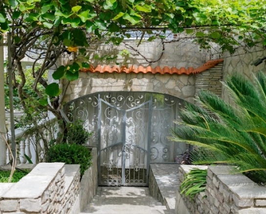 Kuća 263 m² sa 8 terasa i panoramskim pogledom na zaliv – Prčanj, Kotor
