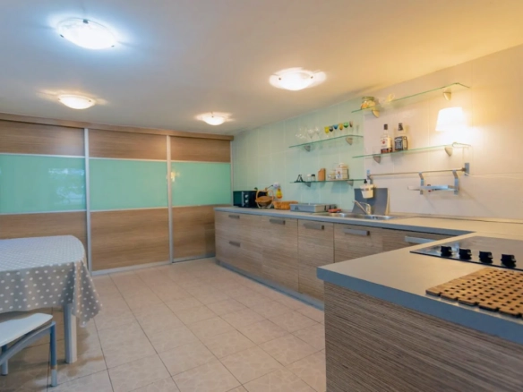 Kuća 263 m² sa 8 terasa i panoramskim pogledom na zaliv – Prčanj, Kotor