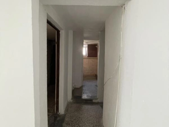 Dvosoban stan 55 m² za renoviranje u centru – Bar