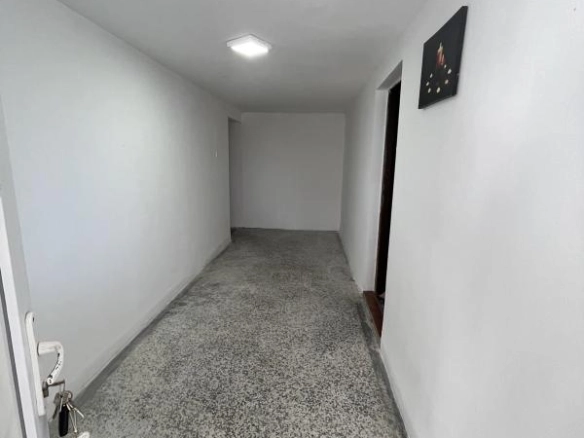 Dvosoban stan 55 m² za renoviranje u centru – Bar